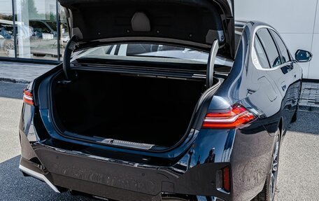 BMW 5 серия, 2025 год, 8 490 000 рублей, 23 фотография