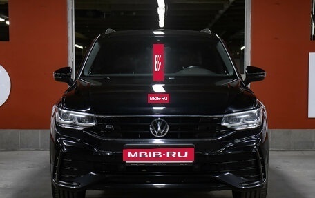 Volkswagen Tiguan II, 2021 год, 4 198 000 рублей, 2 фотография