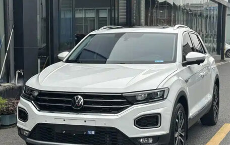 Volkswagen T-Roc I, 2022 год, 1 389 047 рублей, 1 фотография