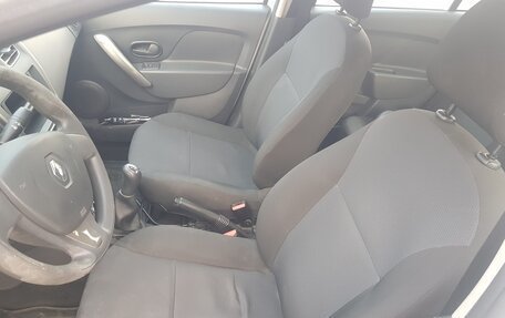 Renault Logan II, 2018 год, 700 000 рублей, 1 фотография