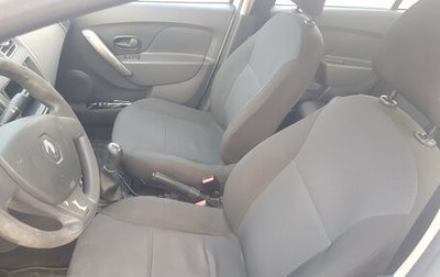 Renault Logan II, 2018 год, 700 000 рублей, 1 фотография