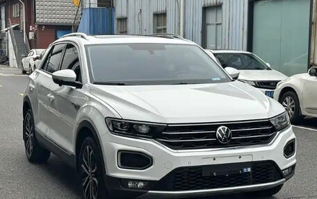Volkswagen T-Roc I, 2022 год, 1 389 047 рублей, 3 фотография