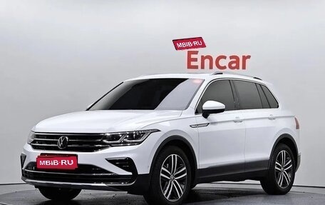Volkswagen Tiguan II, 2022 год, 3 360 000 рублей, 1 фотография