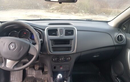 Renault Logan II, 2018 год, 700 000 рублей, 5 фотография