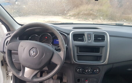 Renault Logan II, 2018 год, 700 000 рублей, 4 фотография