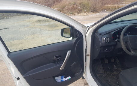 Renault Logan II, 2018 год, 700 000 рублей, 3 фотография