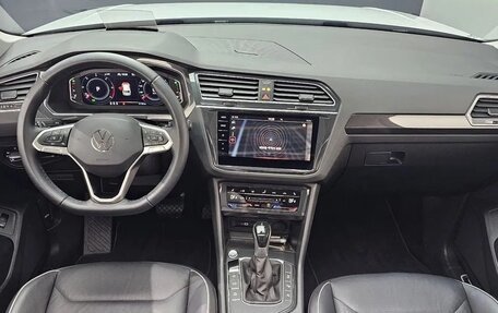 Volkswagen Tiguan II, 2022 год, 3 360 000 рублей, 7 фотография