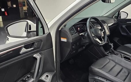 Volkswagen Tiguan II, 2022 год, 3 360 000 рублей, 5 фотография