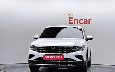 Volkswagen Tiguan II, 2022 год, 3 360 000 рублей, 2 фотография