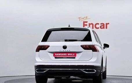 Volkswagen Tiguan II, 2022 год, 3 360 000 рублей, 4 фотография