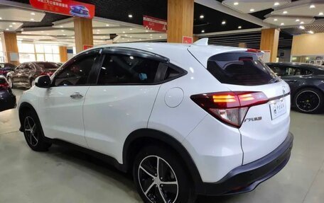 Honda Vezel, 2022 год, 1 637 000 рублей, 5 фотография