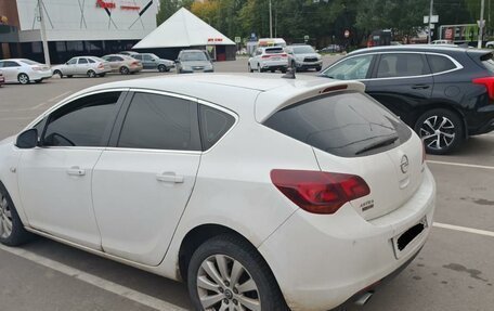 Opel Astra J, 2011 год, 600 000 рублей, 1 фотография