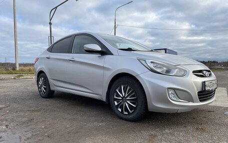 Hyundai Solaris II рестайлинг, 2011 год, 930 000 рублей, 2 фотография