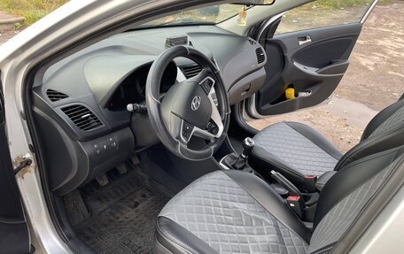 Hyundai Solaris II рестайлинг, 2011 год, 930 000 рублей, 12 фотография