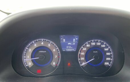 Hyundai Solaris II рестайлинг, 2011 год, 930 000 рублей, 14 фотография