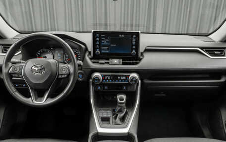 Toyota RAV4, 2020 год, 3 440 000 рублей, 2 фотография