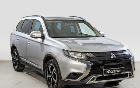 Mitsubishi Outlander III рестайлинг 3, 2022 год, 2 400 000 рублей, 3 фотография