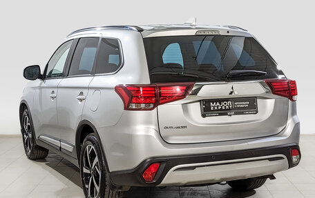 Mitsubishi Outlander III рестайлинг 3, 2022 год, 2 400 000 рублей, 7 фотография