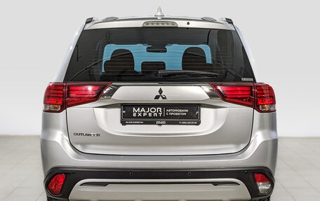 Mitsubishi Outlander III рестайлинг 3, 2022 год, 2 400 000 рублей, 6 фотография