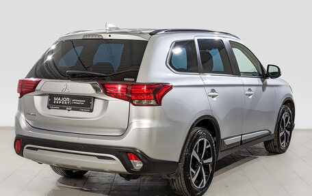 Mitsubishi Outlander III рестайлинг 3, 2022 год, 2 400 000 рублей, 5 фотография