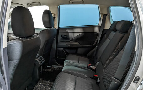 Mitsubishi Outlander III рестайлинг 3, 2022 год, 2 400 000 рублей, 17 фотография