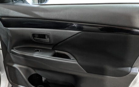 Mitsubishi Outlander III рестайлинг 3, 2022 год, 2 400 000 рублей, 24 фотография