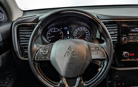 Mitsubishi Outlander III рестайлинг 3, 2022 год, 2 400 000 рублей, 21 фотография