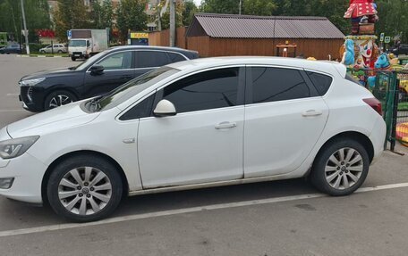 Opel Astra J, 2011 год, 600 000 рублей, 2 фотография