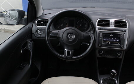 Volkswagen Polo VI (EU Market), 2015 год, 890 000 рублей, 10 фотография