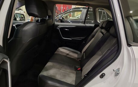 Toyota RAV4, 2025 год, 4 650 000 рублей, 9 фотография