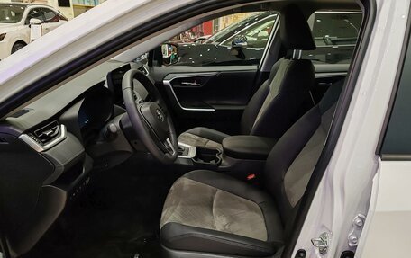 Toyota RAV4, 2025 год, 4 650 000 рублей, 13 фотография