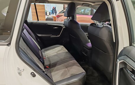 Toyota RAV4, 2025 год, 4 650 000 рублей, 22 фотография