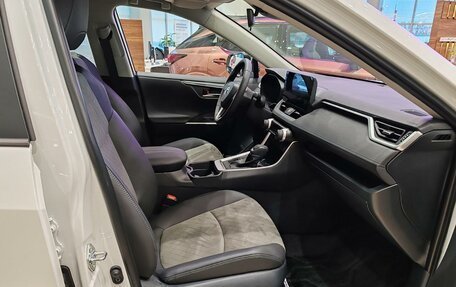 Toyota RAV4, 2025 год, 4 650 000 рублей, 21 фотография