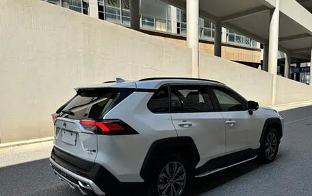 Toyota RAV4, 2022 год, 2 159 047 рублей, 6 фотография