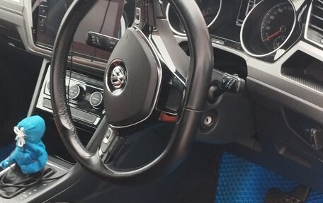 Volkswagen Touran III, 2017 год, 1 500 000 рублей, 6 фотография