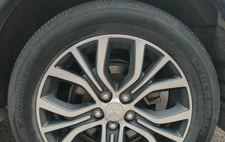 Mitsubishi Outlander III рестайлинг 3, 2018 год, 2 298 000 рублей, 8 фотография