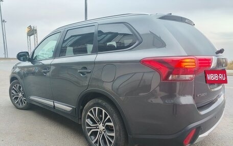 Mitsubishi Outlander III рестайлинг 3, 2018 год, 2 298 000 рублей, 6 фотография