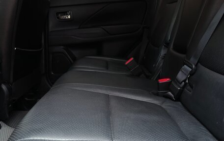 Mitsubishi Outlander III рестайлинг 3, 2018 год, 2 298 000 рублей, 11 фотография