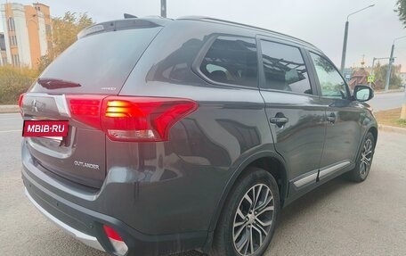 Mitsubishi Outlander III рестайлинг 3, 2018 год, 2 298 000 рублей, 7 фотография