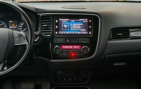 Mitsubishi Outlander III рестайлинг 3, 2018 год, 2 298 000 рублей, 10 фотография