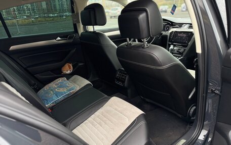 Volkswagen Passat B8 рестайлинг, 2018 год, 3 000 000 рублей, 19 фотография