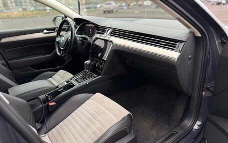 Volkswagen Passat B8 рестайлинг, 2018 год, 3 000 000 рублей, 20 фотография