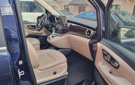 Mercedes-Benz V-Класс, 2015 год, 4 000 000 рублей, 2 фотография