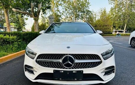 Mercedes-Benz A-Класс, 2022 год, 2 100 000 рублей, 2 фотография