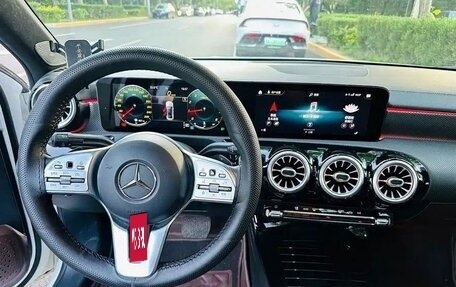 Mercedes-Benz A-Класс, 2022 год, 2 100 000 рублей, 8 фотография