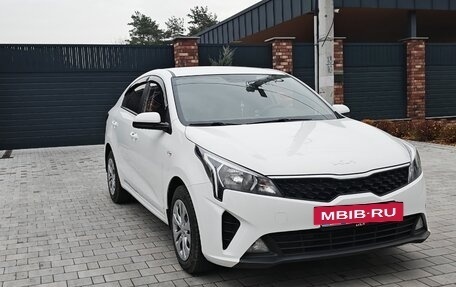 KIA Rio IV, 2021 год, 1 690 000 рублей, 2 фотография