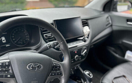 Hyundai Solaris II рестайлинг, 2021 год, 1 900 000 рублей, 4 фотография