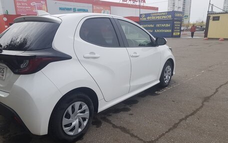 Toyota Yaris, 2021 год, 1 230 000 рублей, 3 фотография