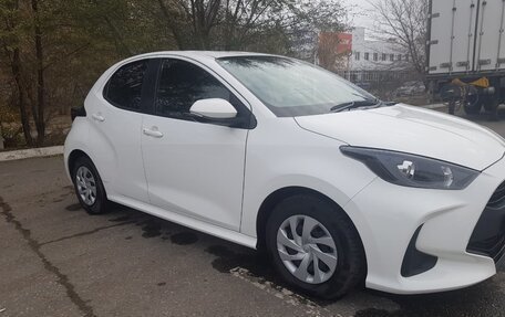 Toyota Yaris, 2021 год, 1 230 000 рублей, 6 фотография