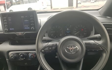 Toyota Yaris, 2021 год, 1 230 000 рублей, 15 фотография